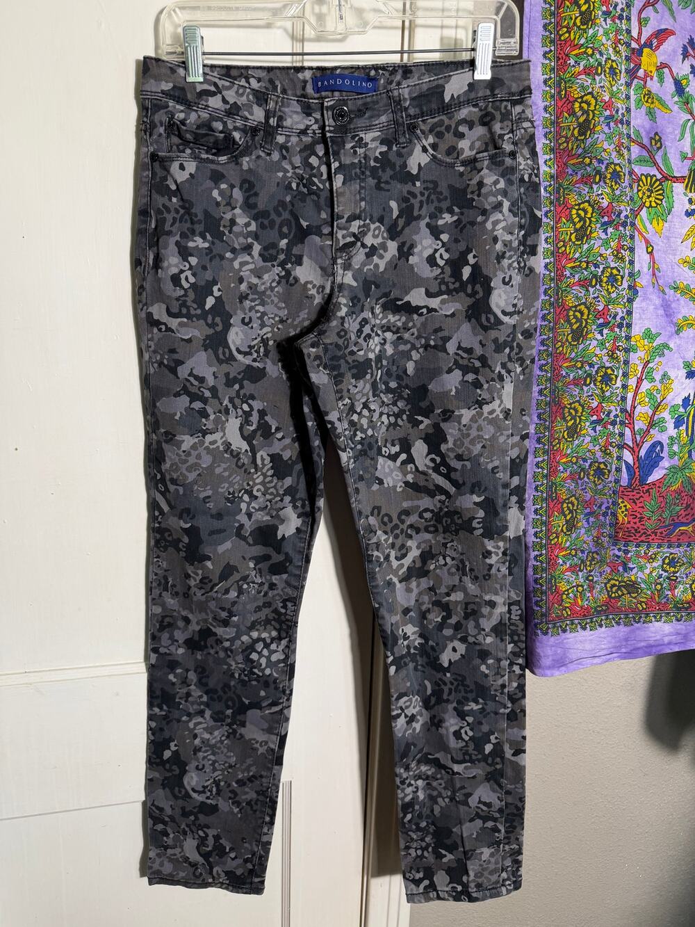 Bandolino Gray Black Leopard Camo Print Skinny Jeans Animal Pattern - Size 6